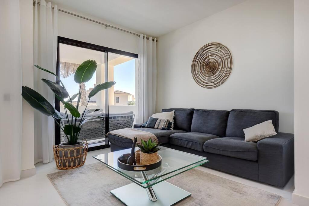Brand New Gorgeous 2 Bed At Hills! *